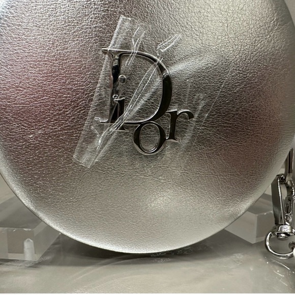 π₯DIOR MAKEUP POUCH IN SILVER METALLIC ON A SILVER AND WHITE CHAIN NWOT. - Picture 3 of 6